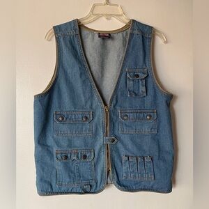 Vintage Brittania Sportswear denim jacket 100% cotton with a front zipper XL